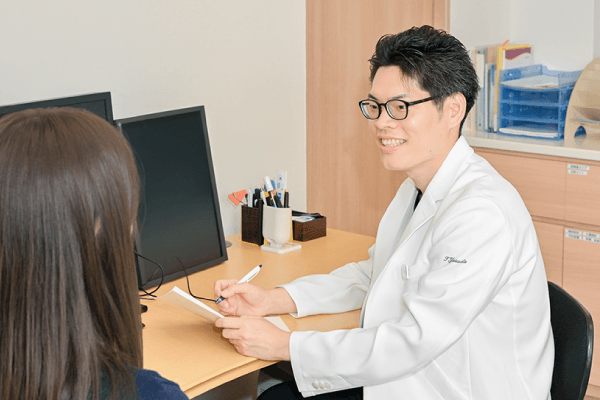 消化器内科専門医の診察